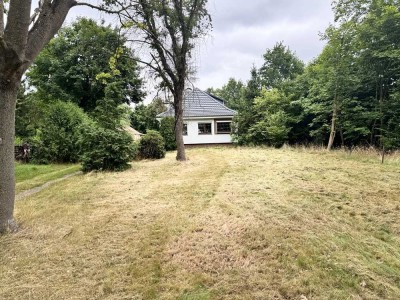 Sanierter Bungalow mit Wärmepumpe in abgelegener Lage auf großem Grundstück