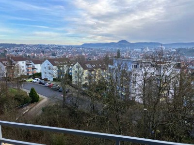 Renovierte 2-Raum-Wohnung mit gehobener Ausstattung mit Balkon und EBK, TG Parkplatz