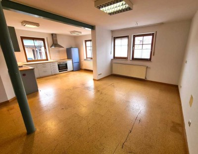 Sofort bezugsfrei - große  6,5 Zi.-Wohnung mit ca. 143 m² in Hüttlingen