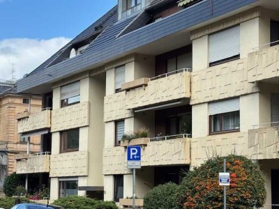 Exklusive 4-Zimmer Wohnung mit Balkon im 1. OG in Landau