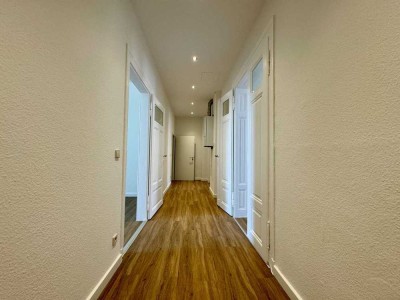 Renovierte große 3-Raumwohnung mit Balkon, Kamin und Stellplatz