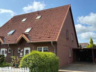 Ruhig gelegene Doppelhaushälfte mit Carport und schönem Garten