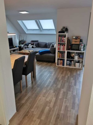 Geschmackvolle, neuwertige 4-Zimmer-Maisonette-Wohnung mit geh. Innenausstattung mit Balkon