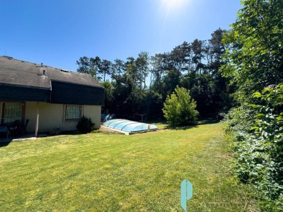 Traumhaus in Ruhelage mit großzügigem Garten, Pool &amp; exklusivem Badeteichzugang