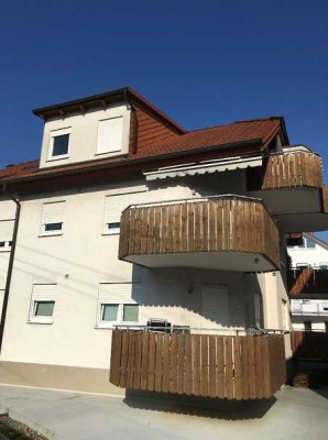 Helle 2-Zimmerwohnung (DG) mit EBK, Balkon und TG-Stellplatz!