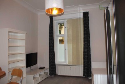 2-Zimmer-Wohnung im Prenzlasuer-Berg, renoviert, komplett möbliert, mind. 1 Jahr