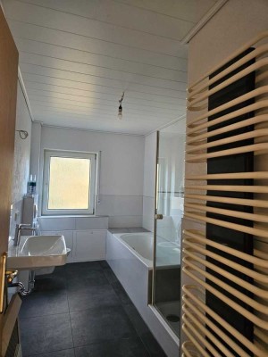 Ruhige 4-Zimmer Wohnung mit Balkon und EBK in Heistenbach