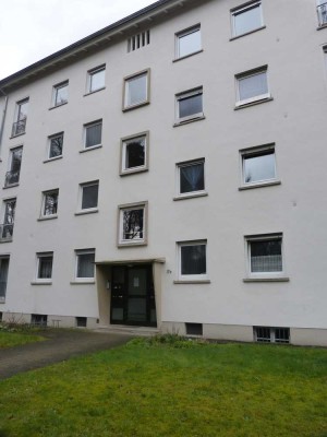 Attraktive 3-Zimmer-Wohnung in gepflegtem Mehrfamilienhaus mit Loggia und Gartennutzung