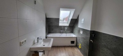 Erstbezug mit Balkon: Ansprechende 2-Zimmer-EG-Wohnung mit gehobener Innenausstattung in Pulsnitz