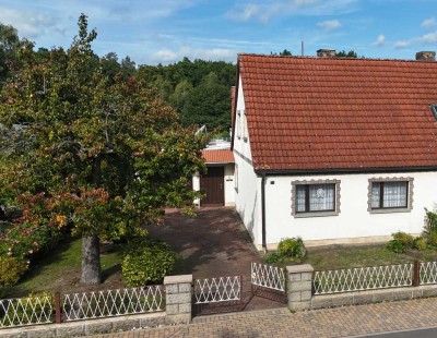 Charmante Doppelhaushälfte mit schönem Garten