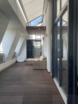 Urbanes Penthouse mit uneinsehbarer Dachterrasse und unverbautem Blick (ggf. Liftoption)