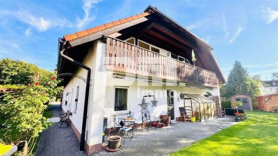 Modernes Ein-/Zweifamilienhaus mit PV Anlage und großer Doppelgarage auf herrlichem Anwesen