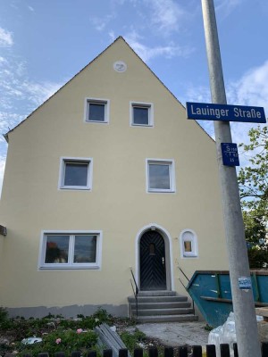 Neuwertig kernsanierte 2 ZKB Dachgeschoss-Galeriewohnung