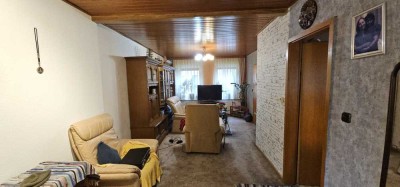 Städtisch gelegenes Mehrfamilienhaus mit viel Entwicklungspotenzial.