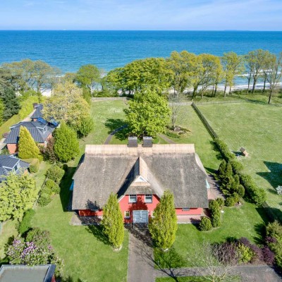 Reetgedeckte Villa mit eigenem Strandzugang