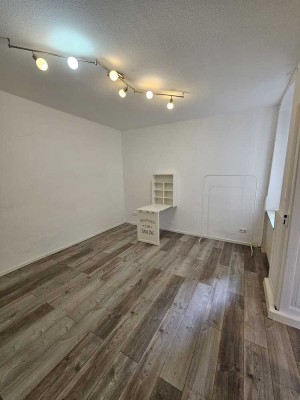 MA-Uninähe: 1-ZKB im 12-FHS, ca. 22 qm zu vermieten