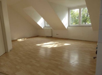 Helle 2-Zimmer Dachgeschosswohnung in Augsburg-Lechhausen