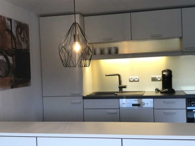 tolles voll möbliertes Apartment mit großem Westbalkon direkt an U5/U7