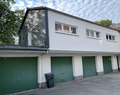 Moderne Etagenwohnung (saniert)
- 2,5 Zimmer - Einbauküche - Balkon - Garage -