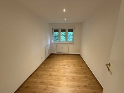 Vollständig renovierte 4-Zimmer-Wohnung am Stadtgarten-mit Garten