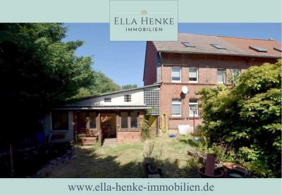 Solides Backstein-Haushälfte mit Garten + 3 Garagen in ruhiger Lage.