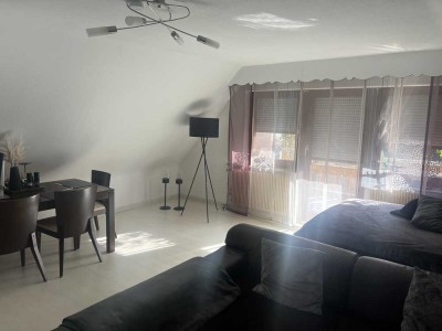 Freundliche und modernisierte 2-Raum-DG-Wohnung mit Einbauküche in Waldachtal