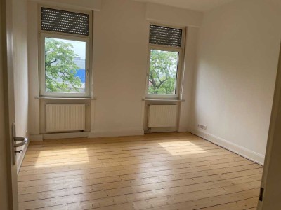 Neckarblick! Komplett sanierte 3,5 ZKB mit original Dielenböden und Wohnküche in stilvollem Altbau!