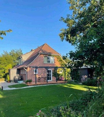 Schönes Landhaus auf tollem Grundstück in Deichnähe zu vermieten
