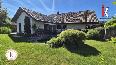 Familienparadies mit großem Garten!
Einfamilienhaus mit ELW in Aidlingen