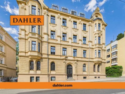 Stilvolle 2-Zimmer-Altbauwohnung mit Terrasse in denkmalgeschütztem Gebäude