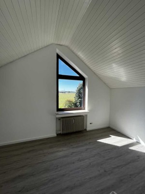 Freundliche und modernisierte 2-Zimmer-Dachgeschosswohnung in Herzogenrath