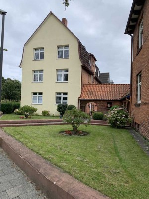 Kiel-Friedrichsort: 2 Mehrfamilienhäuser auf einem Grundstück.