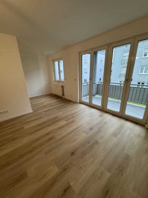 Erstbezug nach Sanierung mit Einbauküche und Balkon: freundliche 2-Zimmer-Wohnung in Heidelberg
