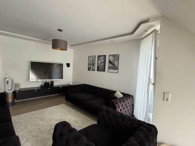 Stilvolle 3,5-Raum-Maisonette-Wohnung mit gehobener Innenausstattung mit EBK in Duisburg