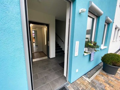 Barrierefreie  Loft-Wohnung mit Balkon und EBK in Elfershausen