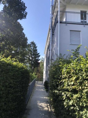 Gepflegte 2-Zimmer-Hochparterre-Wohnung mit Balkon und Einbauküche in Darmstadt—Bessungen