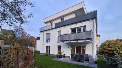 Wohnen auf höchstem Niveau: A+ Effizienz, großer Privatgarten und Tiefgaragenplatz in gesuchter La