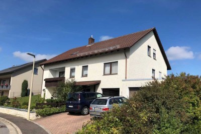 4,5-Zimmer-Wohnung mit Garten in Ursensollen
