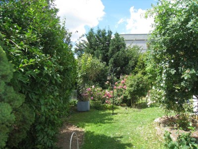 GERÄUMIGE 3-ZW-DACHGESCHOSS-WOHNUNG IM 2-FAMILIENHAUS MIT GARTENNUTZUNG