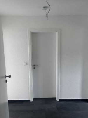 Erstbezug nach Sanierung mit EBK: Exklusive 2-Zimmer-Wohnung in Stuttgart-Zuffenhausen