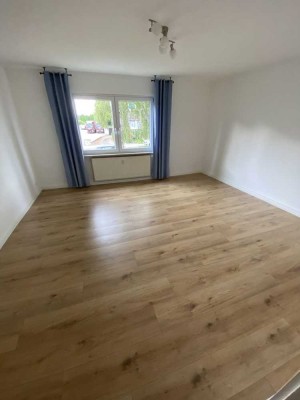 Helle 2-Z-Wohnung mit Einbauküche
