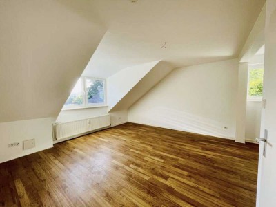 NEU*Erstbezug nach Teilsanierung*gemütliche helle 2-Zimmer Wohnung im Dachgeschoss*Toplage*