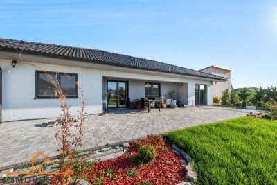 Frühling im eigenen Garten + ein leistbarer Traum! Einfamilienhaus mit Top-Haustechnik + 3 Garagen - Einziehen und genießen!