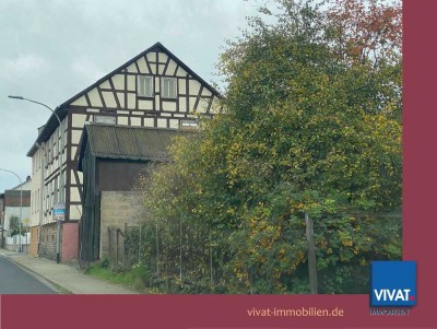 Kernsanierung oder Abriss? Hofreite mit großem Grundstück.