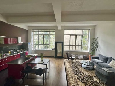 Stilvolles, helles und ruhiges 3-Zimmer-Loft mit kompletter Einrichtung in Kreuzköln.