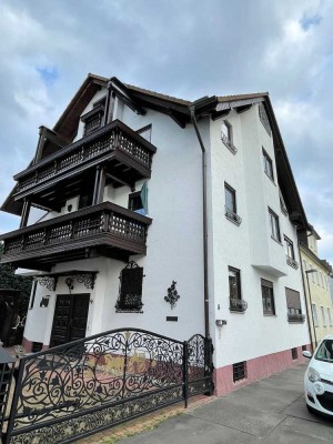 Stilvolle 4-Zimmer-Wohnung mit Balkon und EBK in Offenbach am Main