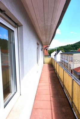 Balkon: helle großzügige 3-Zimmer+Wohnküche+Bad+GästeToilette, keine Schrägen,zentral