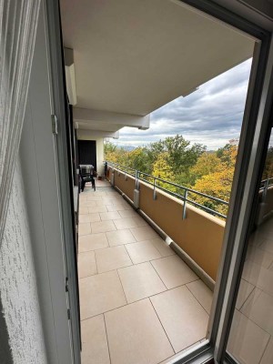 Helle 4-Zimmer Wohnung im 5. OG mit zwei  Balkonen in Reutlingen