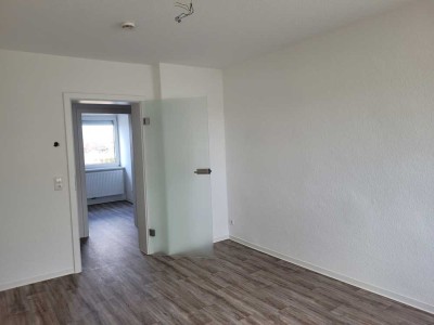 Schick sanierte 2-Raum-Wohnung mit Weitblick