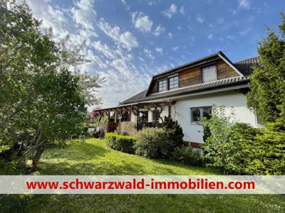 3 Wohnungen, Gartenparadies, Holzherd, Kachelofen, Doppelgarage, Sauna und vieles mehr.....